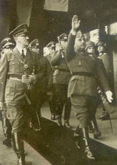 Dos Genocidas.- Los dictadores Franco y Hitler en Hendaya.