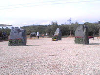 Monumento sobre su fosa a los fusilados el 1-9-1936 en Cabañinas -Cubillos del Sil. sus restos se exhumaron el 9-7-2002.