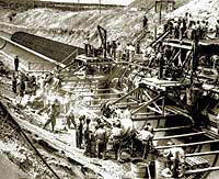  Presos republicanos construyendo el Canal del Bajo Guadalquivir.